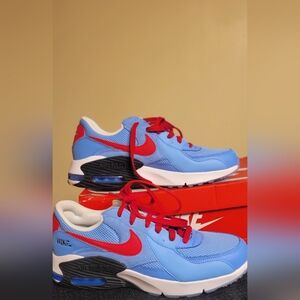 Nike Air Max in Blue and Red